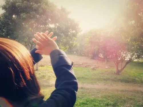 适合阳光女孩发的说说文案