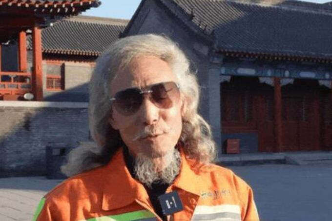 描写老人外貌的句子文案