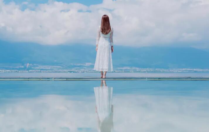 形容女人年轻不老句子文案