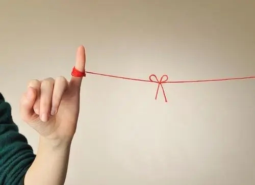 关于牵红线的唯美句子文案简短