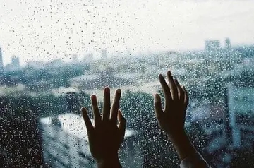 喜欢下雨的句子文案心情