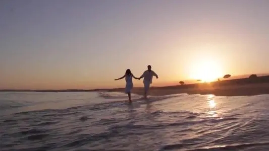 跟男朋友去海边发朋友圈的句子文案