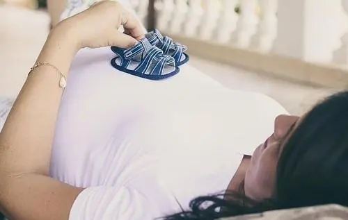 一句暗示怀孕的句子文案