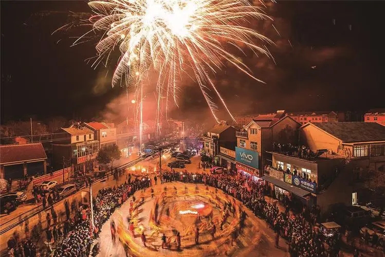 形容人多热闹的句子文案