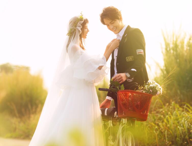 结婚照配的简短文字