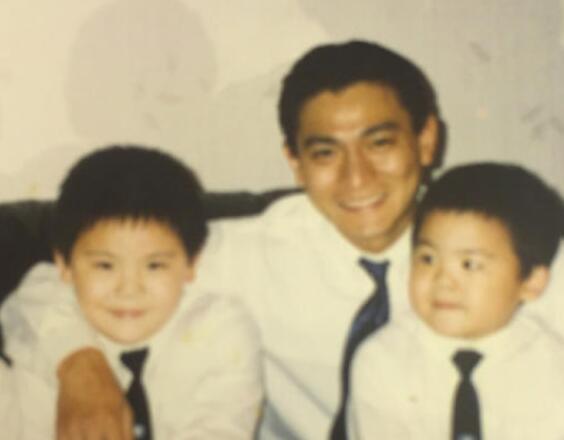 晒旧照片到朋友圈该怎么写