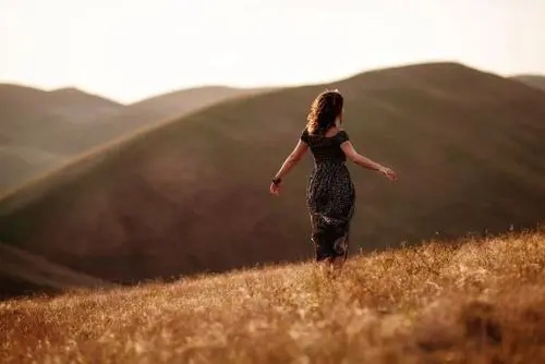 觉得一切都值得的句子文案