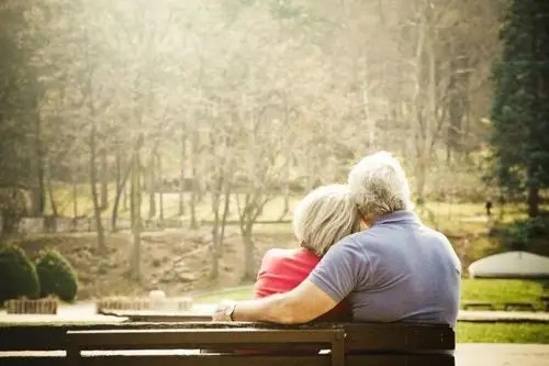 描写老人的句子文案摘抄