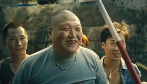 夸大哥社会的押韵句子文案