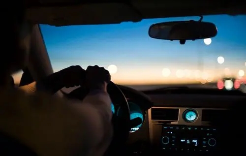 女人夜晚开车唯美句子文案