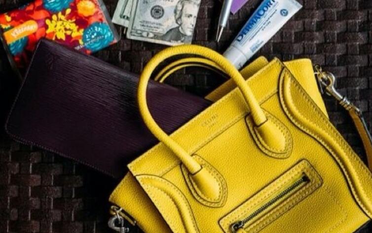 朋友圈低调晒包