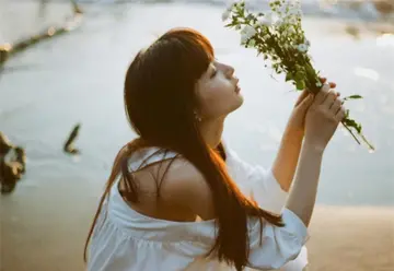 形容女人绝情的话的句子文案