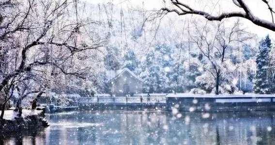 描写冬天意境美的诗