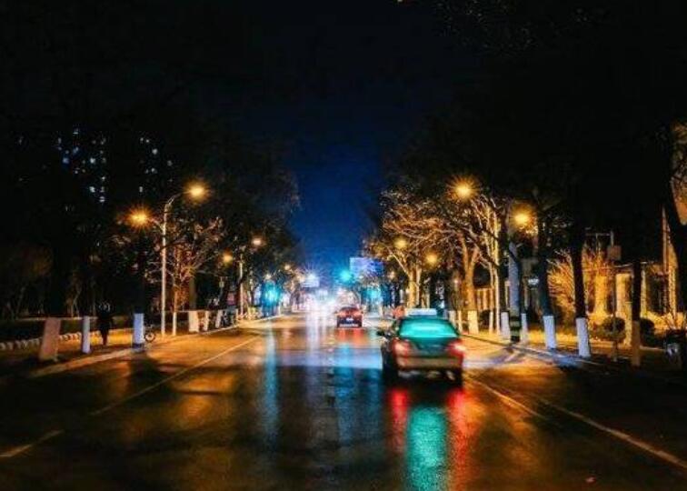 城市的夜归人的句子文案唯美