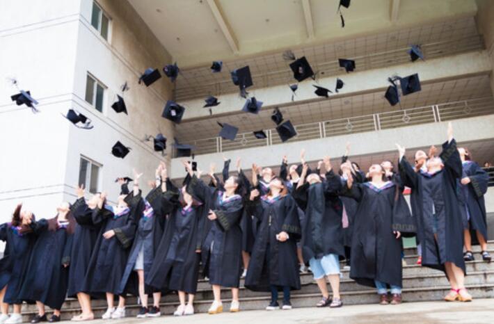 大学毕业祝福语10字内