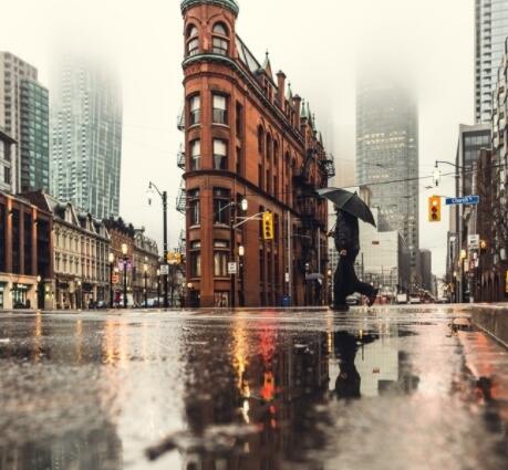 建筑在水中倒影的诗句文案