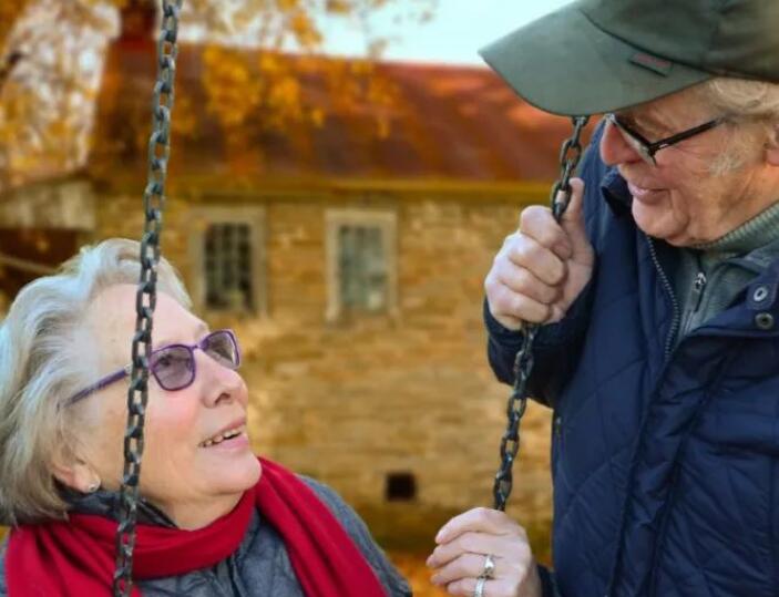 形容老人精神好的句子文案