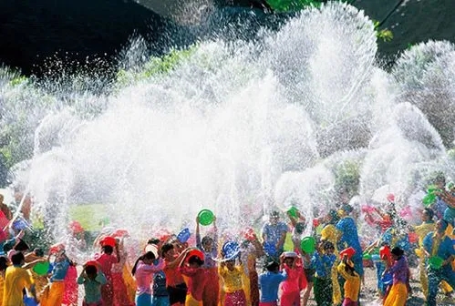 云南泼水节发圈一句话