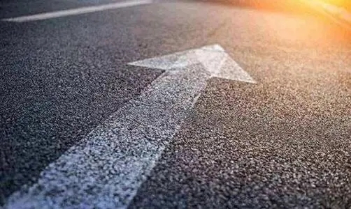 赞美年轻人奋斗的句子文案