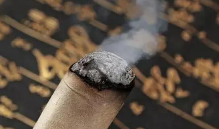 掐掉手中的烟的说说文案