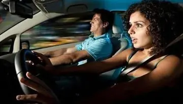 一个人深夜开车的说说文案