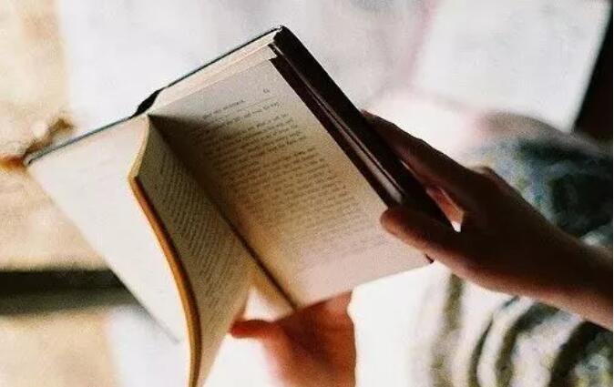 女人必须赚钱的句子文案