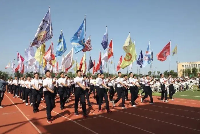 运动会加油稿两三句话