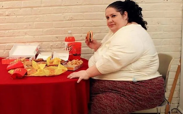 自嘲自己胖的搞笑句子文案