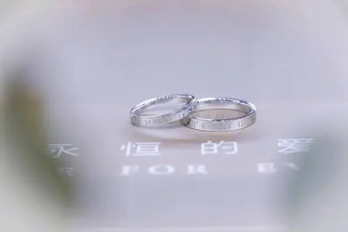 卖钻戒发朋友圈的句子文案