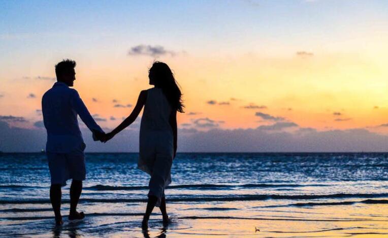 和爱人一起看海心情说说文案