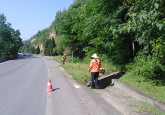 形容修路工人辛酸句子文案