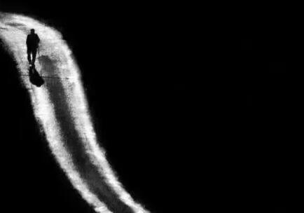 黑暗与光明的经典句子文案