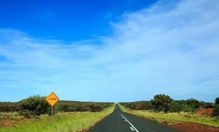 一直在路上奔波的说说文案