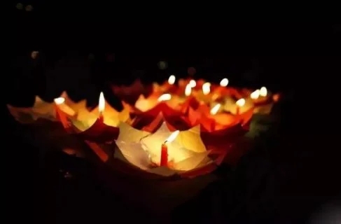 悼念刚离去的亲人的诗