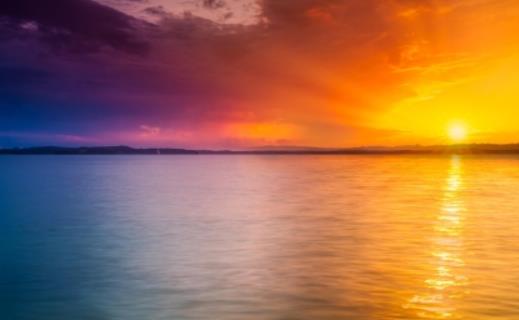 春天海边的诗句文案