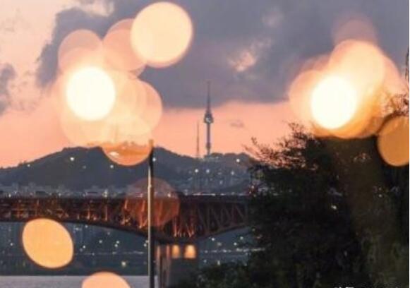 无聊看电视的说说句子文案