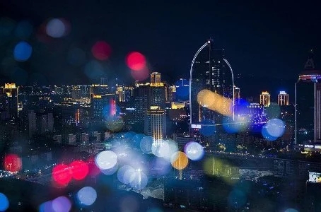 一个人看夜景发朋友圈的句子文案