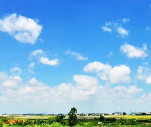 蓝天白云的诗句文案