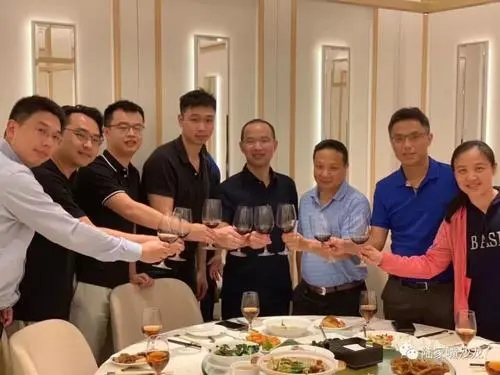 公司聚会简短发朋友圈