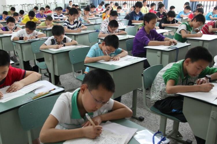 描写女孩外貌的句子文案