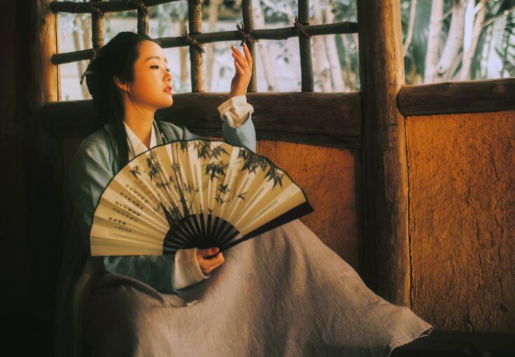 想念却不敢打扰的诗句文案