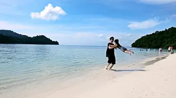 和对象来海边开心的句子文案