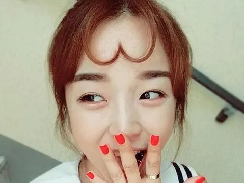 晒自己新发型的朋友圈