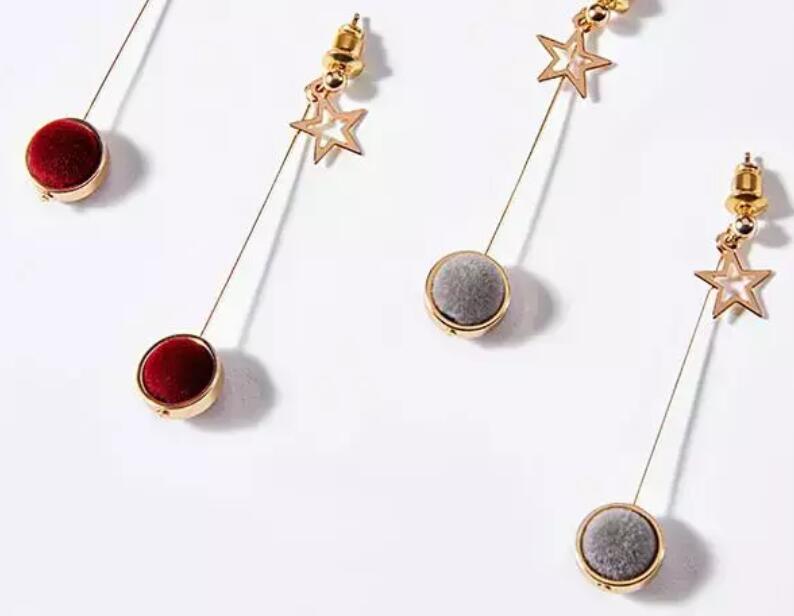 关于戴耳钉的句子文案