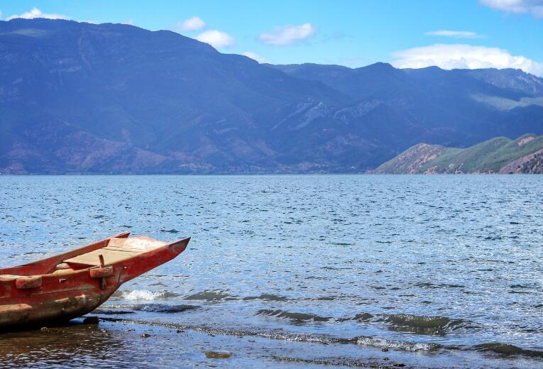 看湖水表达心情的句子文案