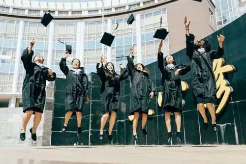 毕业照说说文案简短有内涵