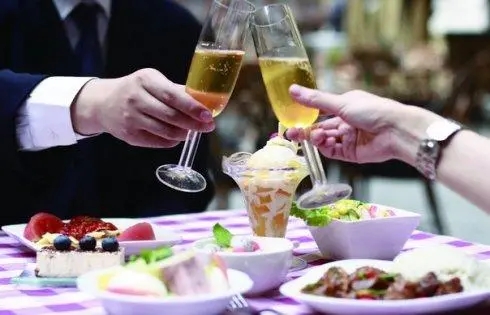 享受愉快午餐的句子文案