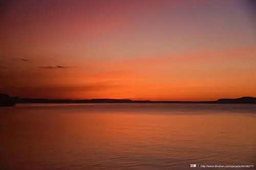 日落湖面的诗句文案