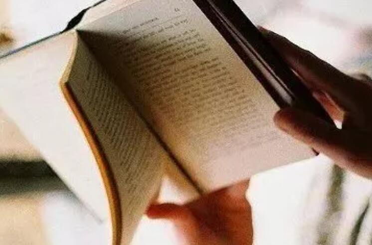 睡觉明天还得挣钱说说文案