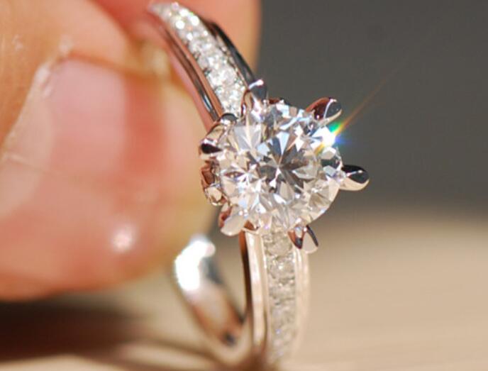 描写钻石的朋友圈文案